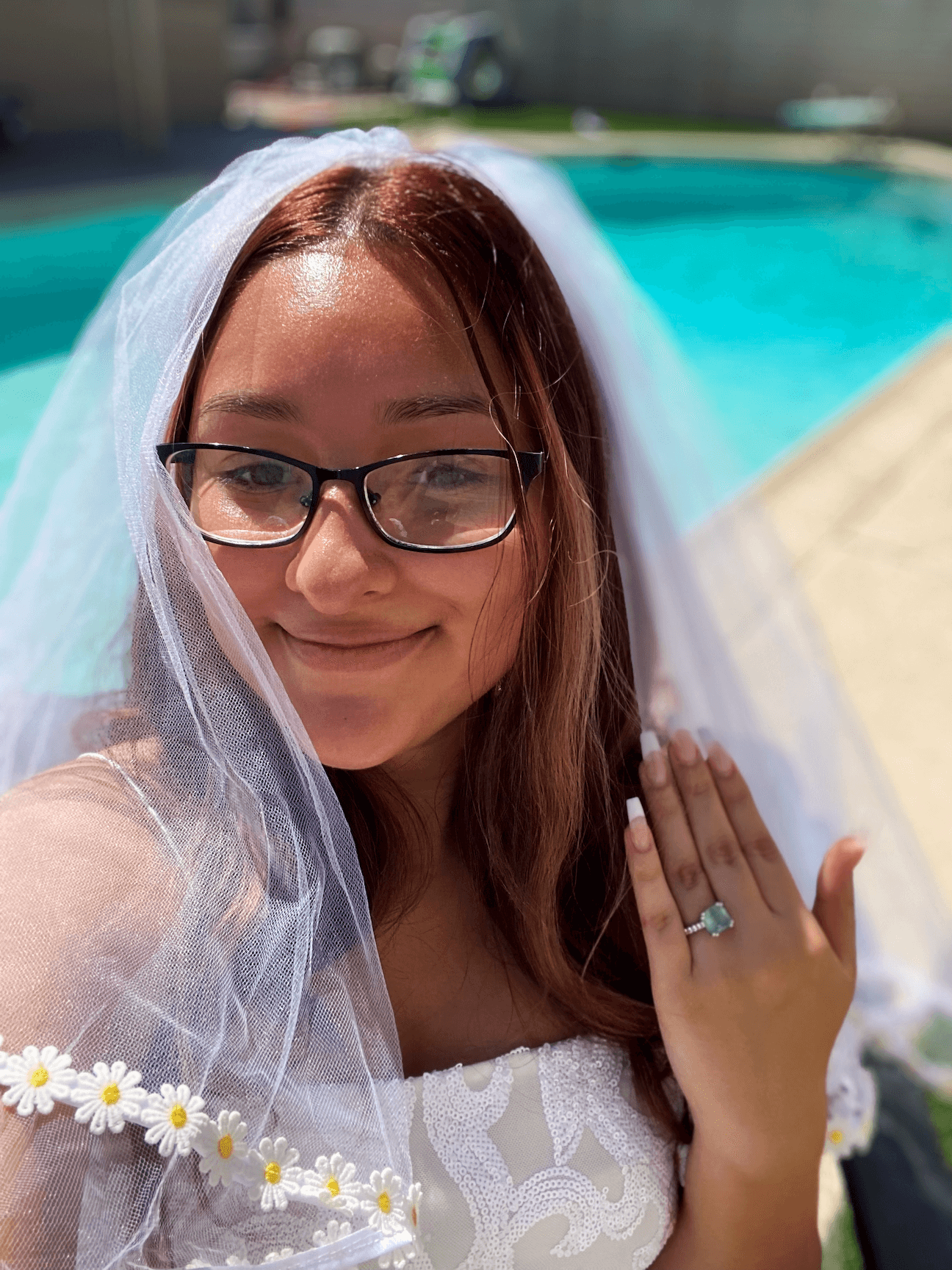 Daisy Trim 90's Bachelorette Party Veil